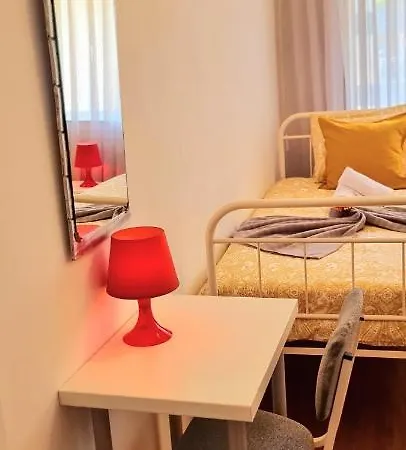 Station House Apartment *